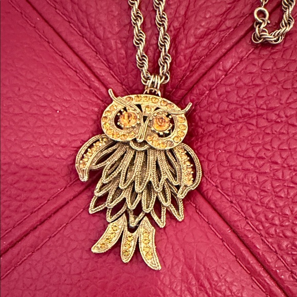 Jewelry - Vtg Goldtone With goldtone Rhinestones movement Owl Pendant Necklace